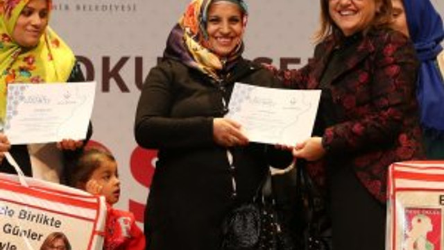 Gebelik okulu mezunları sertifikalarını aldı
