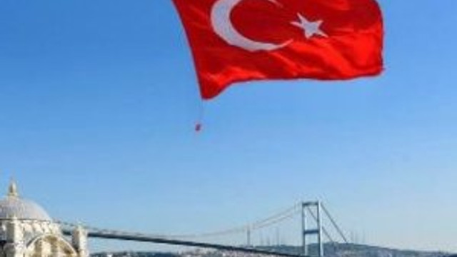 Dev Türk Bayrağı'na izin çıkmadı