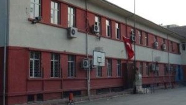 Ortaokulda kızlı erkekli oturma yasağı