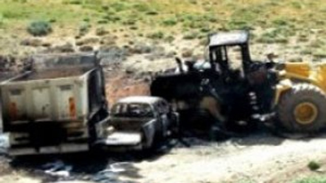 PKK'lılar yine iş başında ! İş makinesi yaktılar