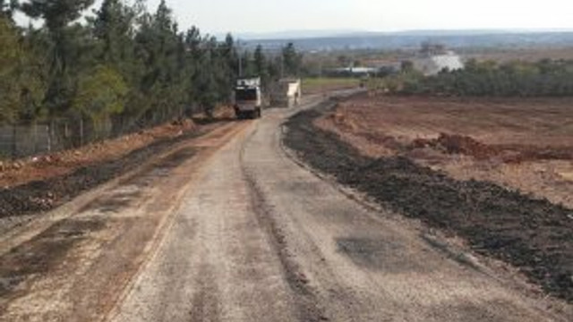 Büyükşehir dar yolları genişletiyor