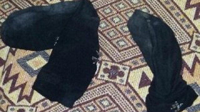 Tecavüze kalkıştı çoraplarını bırakıp kaçtı