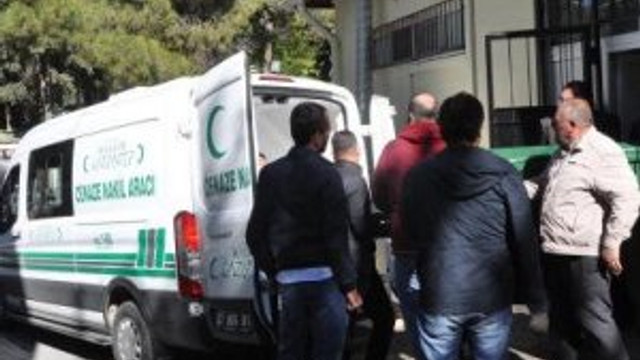Tartıştığı eşini balkondan attı