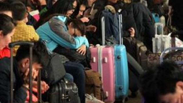 Milyonlarca kişiye uçak ve tren yasaklandı