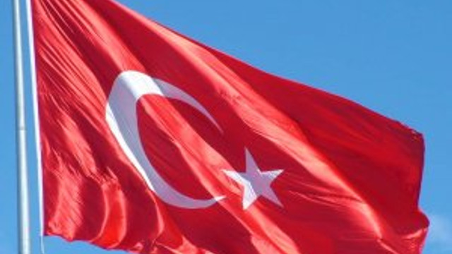 FETÖ okullarına Türk bayrağı yasağı