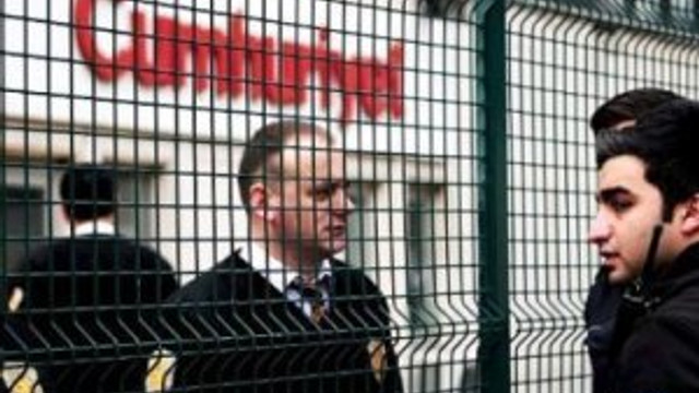 Cumhuriyet Gazetesi soruşturmasında 9 tutuklama