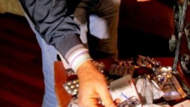 300 polisle 15 adrese baskın
