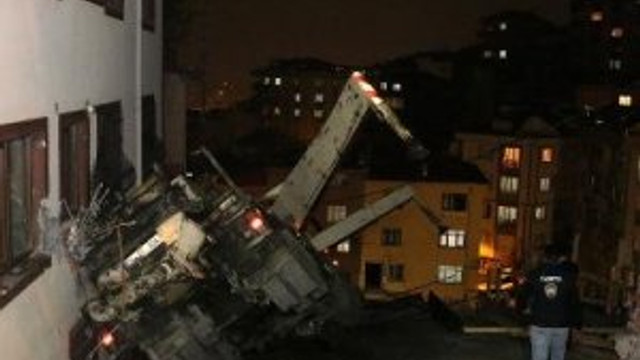 Beton pompası yan yattı !