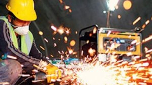 Piyasaların beklediği rakamlar geldi; sanayi üretimi düştü !