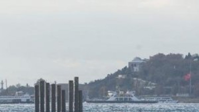 İstanbul'da denizin ortasında şaşırtan görüntü