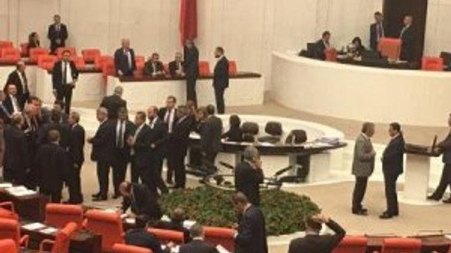 ''Bakan olmuşsun ama adam olamamışsın''
