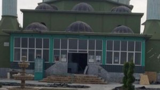 Kıblesi yanlış cami yıkılıyor