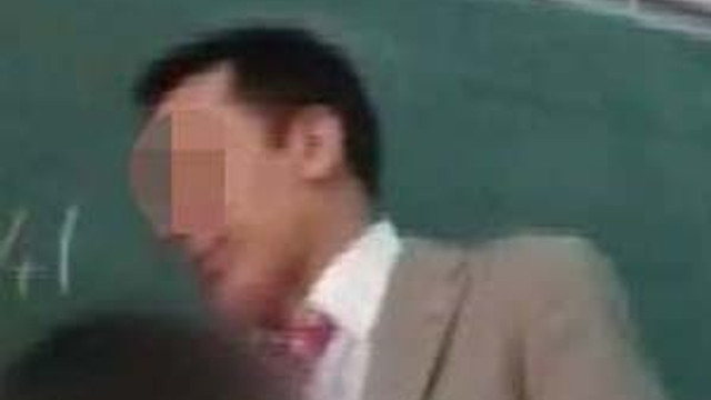 Öğretmen dayağı kamerada