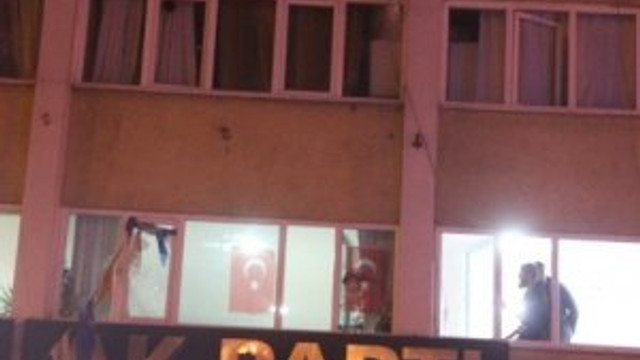 AK Parti binası önünde pompalı dehşet !