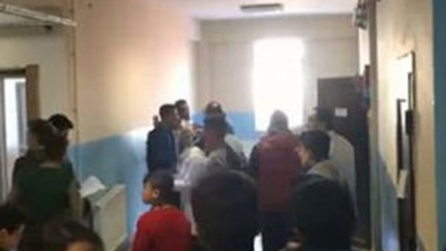 Okulda tekme tokat aşı kavgası