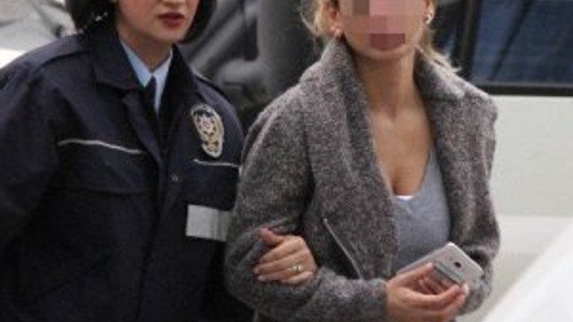 Aranan kadın sahte kimlikle yakalandı