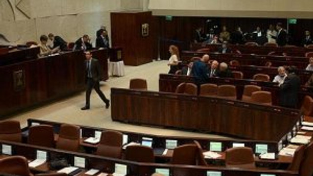Arap milletvekili İsrail'e inat Knesset’te ezan okudu