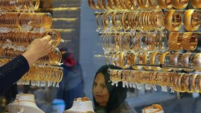 Altın fiyatları çakıldı ! 10 ayın dibinde