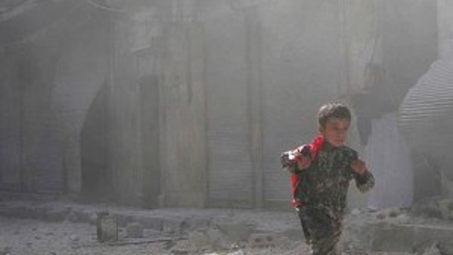 Rusya ve Esat Halep'e bomba yağdırıyor