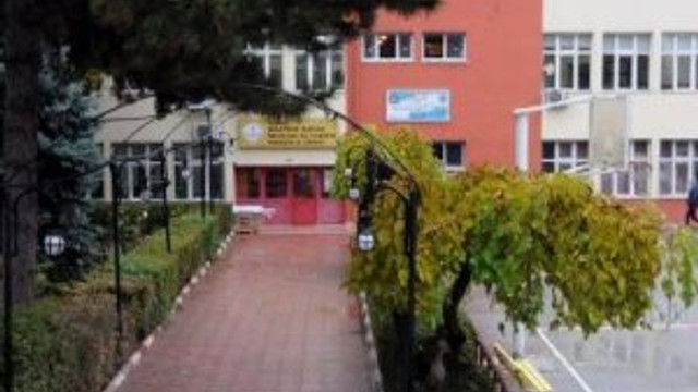 Liseli kızlara üst araması bahanesiyle taciz