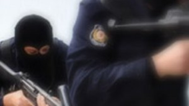 Van'da çatışma çıktı: 3 polis yaralı