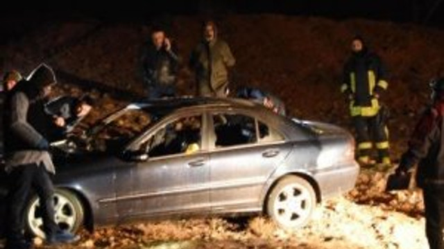 Yanan lüks otomobilden erkek cesedi cıktı