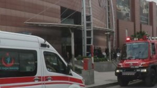 Üsküdar'da AVM'de çıkan yangın paniğe yol açtı