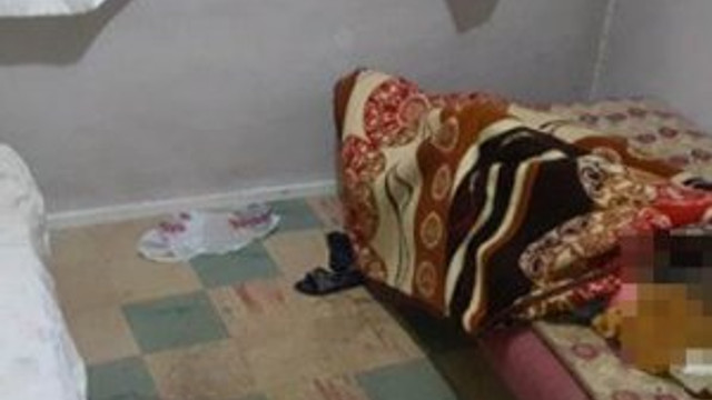 Annesinin cesediyle aynı odada 3 hafta yaşadı !