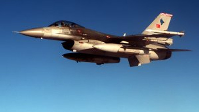 Türk F-16'larına taciz !