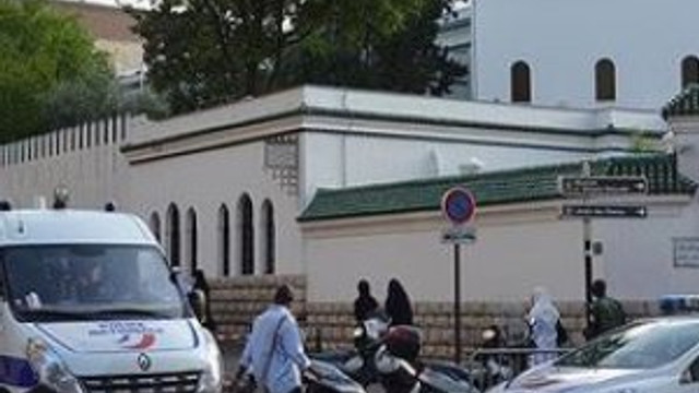 Fransa'da camiye saldırı