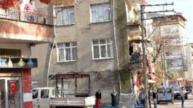 Mahkeme kararına kızdı evi yakmaya çalıştı