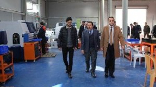 Eski cezaevi binası silah fabrikası oldu