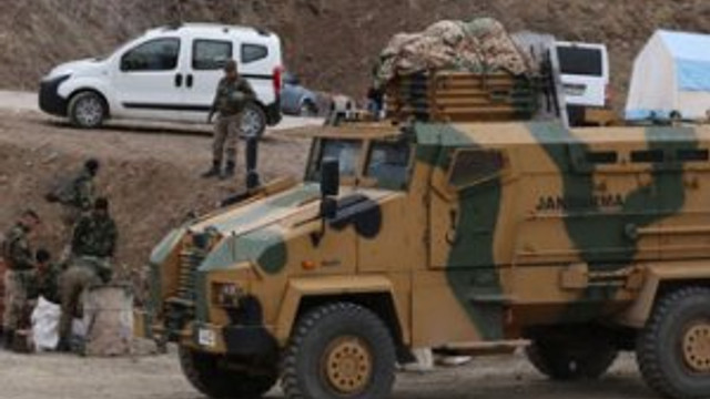 Toprak altında 4 işçi daha var