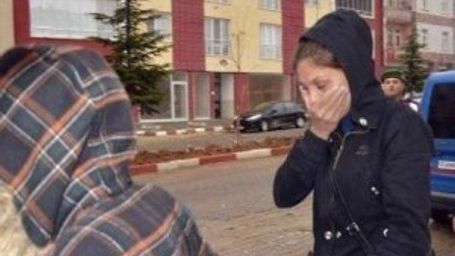 Jandarmayı görünce altınları yuttu