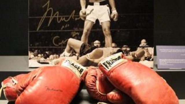 Muhammed Ali'nin eldivenleri satışa çıkıyor