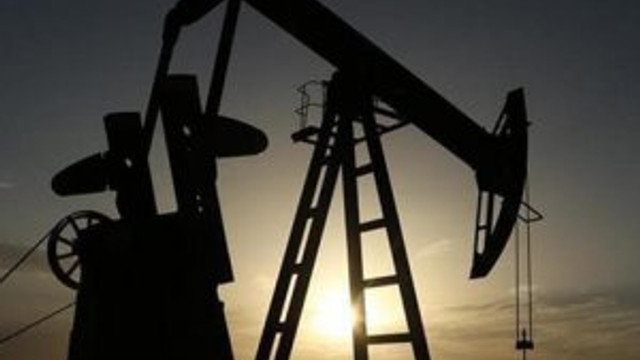 Petrol yükseliyor darbe liraya iniyor