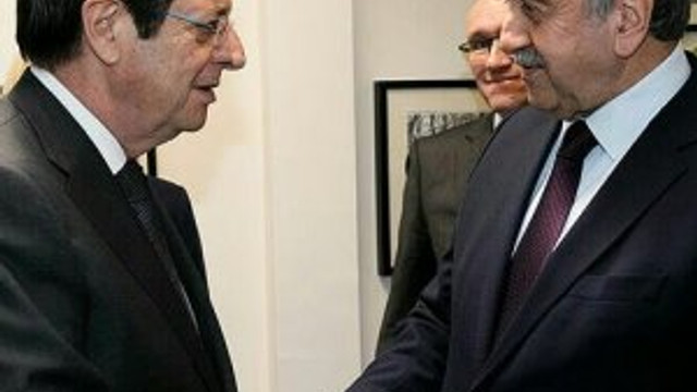 Akıncı ile Anastasiadis ara bölgede bir araya geldi