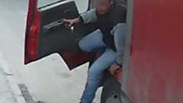Kızını taciz eden şahsı böyle yakaladı
