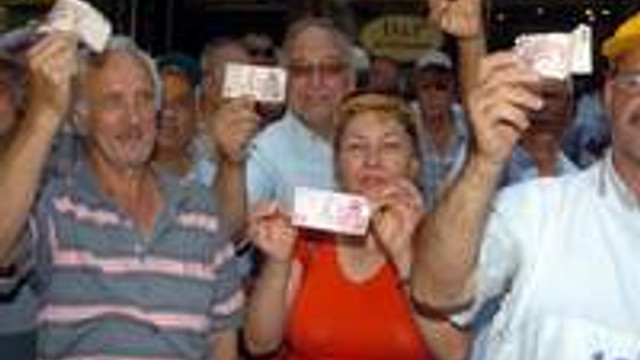 Başbakan'a 10 TL havale