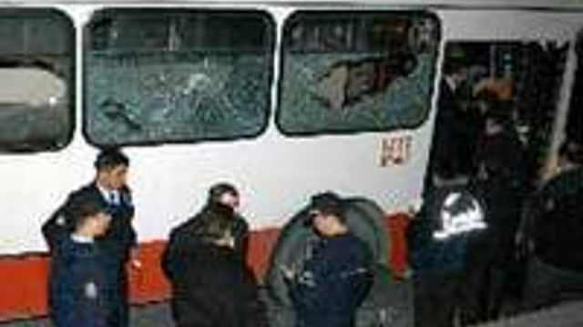 Pkk Istanbul Da Otobus Yakti 3 Olu Guncel