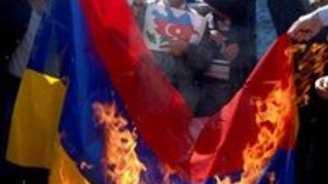 Ermenistan Bayragi Yakildi Guncel