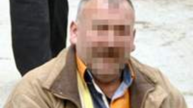 Küçük kıza porno seyrettirdi !