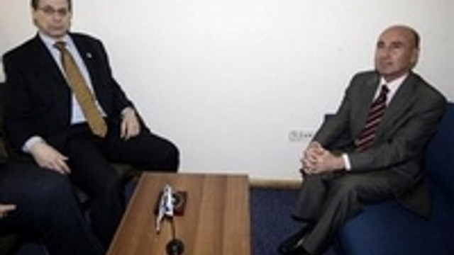 Alcak Koltuk Krizi Aciklamasi Dunya