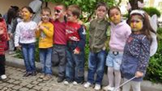 Minikler Yuz Boyama Senliginde Bulustu Guncel