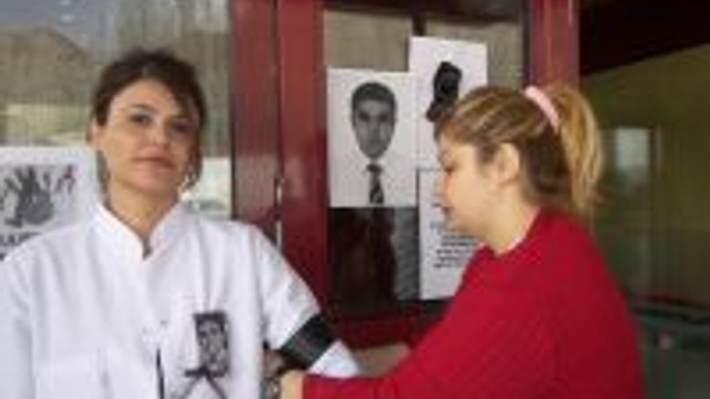 Narman Da Oldurulen Arkadaslari Icin Yakalarina Siyah Kurdele Taktilar Guncel