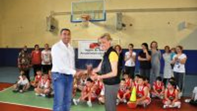 Duzce De Anneler Ve Cocuklar Basketbol Yarismasi Guncel