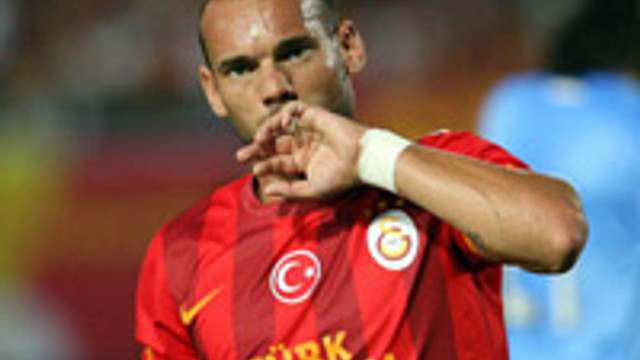 Sneijder ülkesine gitti