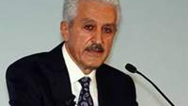 Aydınlar salonu terketti