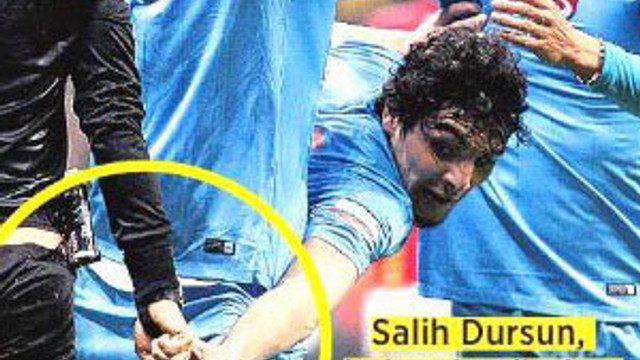 Salih'in hakemden kartı aldığı an !