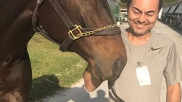 Serdar Ortaç yarış atı aldı !